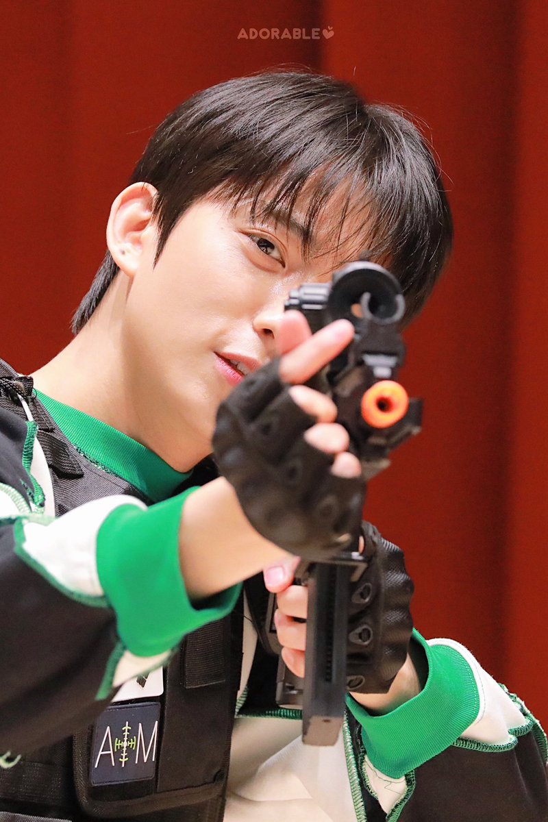 어도러블 tweet media