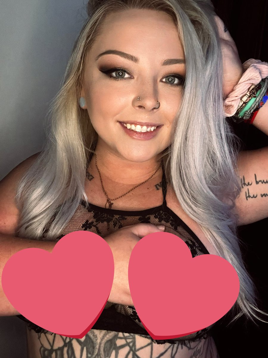 There’s a little promo live on my Fansly 👀 

Did you know you can get all my past sets and videos at the top of my Fansly profile 🥰