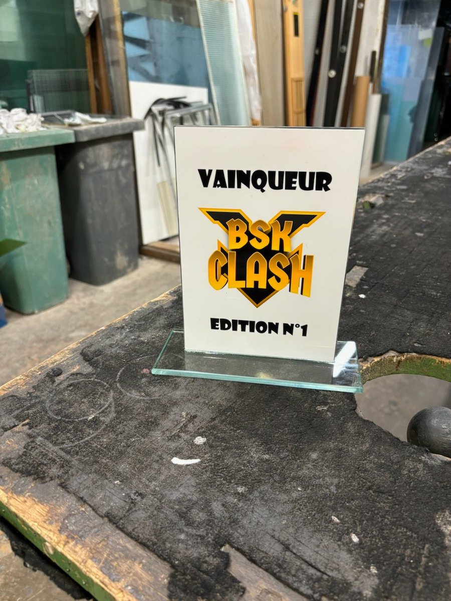 TeamBSK_'s tweet photo. Tout droit sorti des ateliers de notre partenaire Miroiterie Doloise, le premier trophée du BSK Clash !

Vous avez jusqu'à 21h30 ce soir pour vous inscrire 🦅

✅Tournoi 1V1 jusqu'à 320€ de CP
✅ Amateur Bracket
✅ Crew Battle Bourgogne vs Franche-Comté !

🔗 Lien startgg en com :