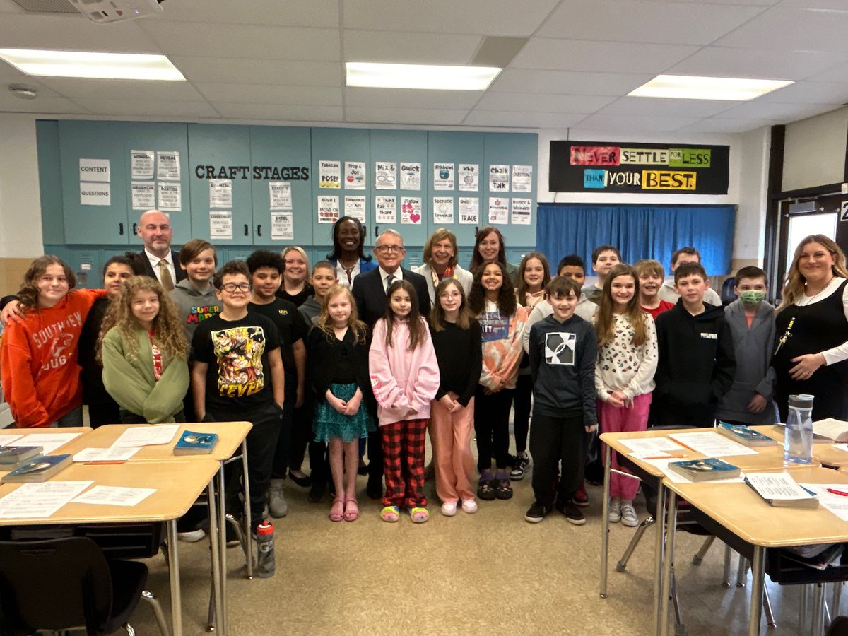 5thStranahan's tweet photo. Today, Ms. Pasquale and Mrs. Errington welcomed @GovMikeDeWine , Mrs. Dewine &amp; @OHEducation Director Stephen Dackin into their classrooms. They spent over an hour at Stranahan and observed the Science of Reading in action followed by a roundtable discussion. @SylvaniaSchools https://t.co/rTo3o3NYY9