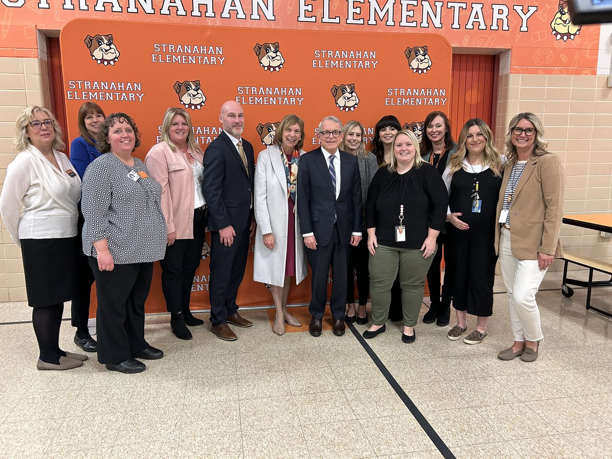 5thStranahan's tweet photo. Today, Ms. Pasquale and Mrs. Errington welcomed @GovMikeDeWine , Mrs. Dewine &amp; @OHEducation Director Stephen Dackin into their classrooms. They spent over an hour at Stranahan and observed the Science of Reading in action followed by a roundtable discussion. @SylvaniaSchools https://t.co/rTo3o3NYY9