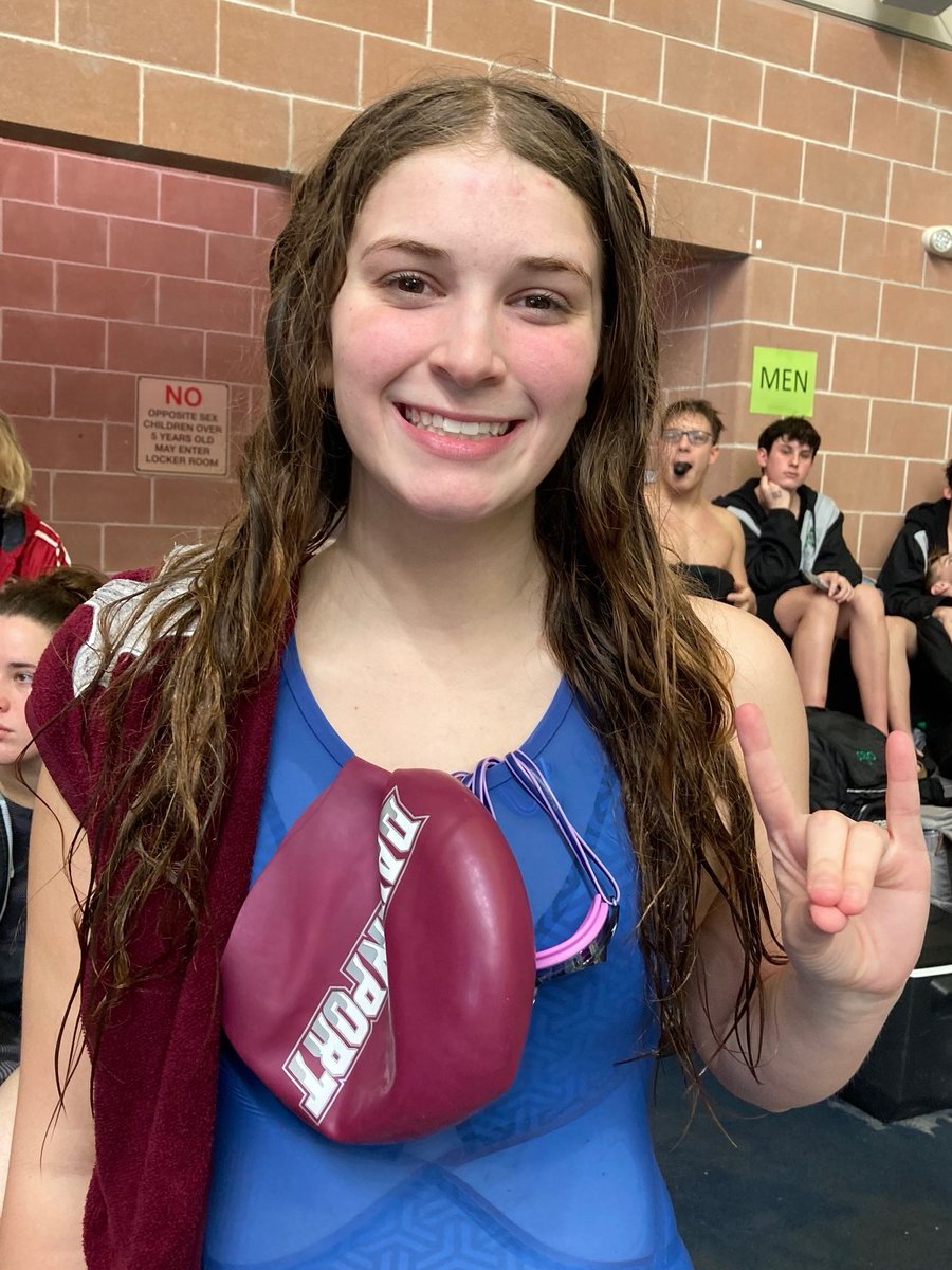 DHSWolvesSwim's tweet image. Davenport&apos;s Taryn Welch places 6th in State in 200yd Freestyle.  One individual event down, 500 Freestyle and two relays to go! @BuildThePack @DavenportWolves