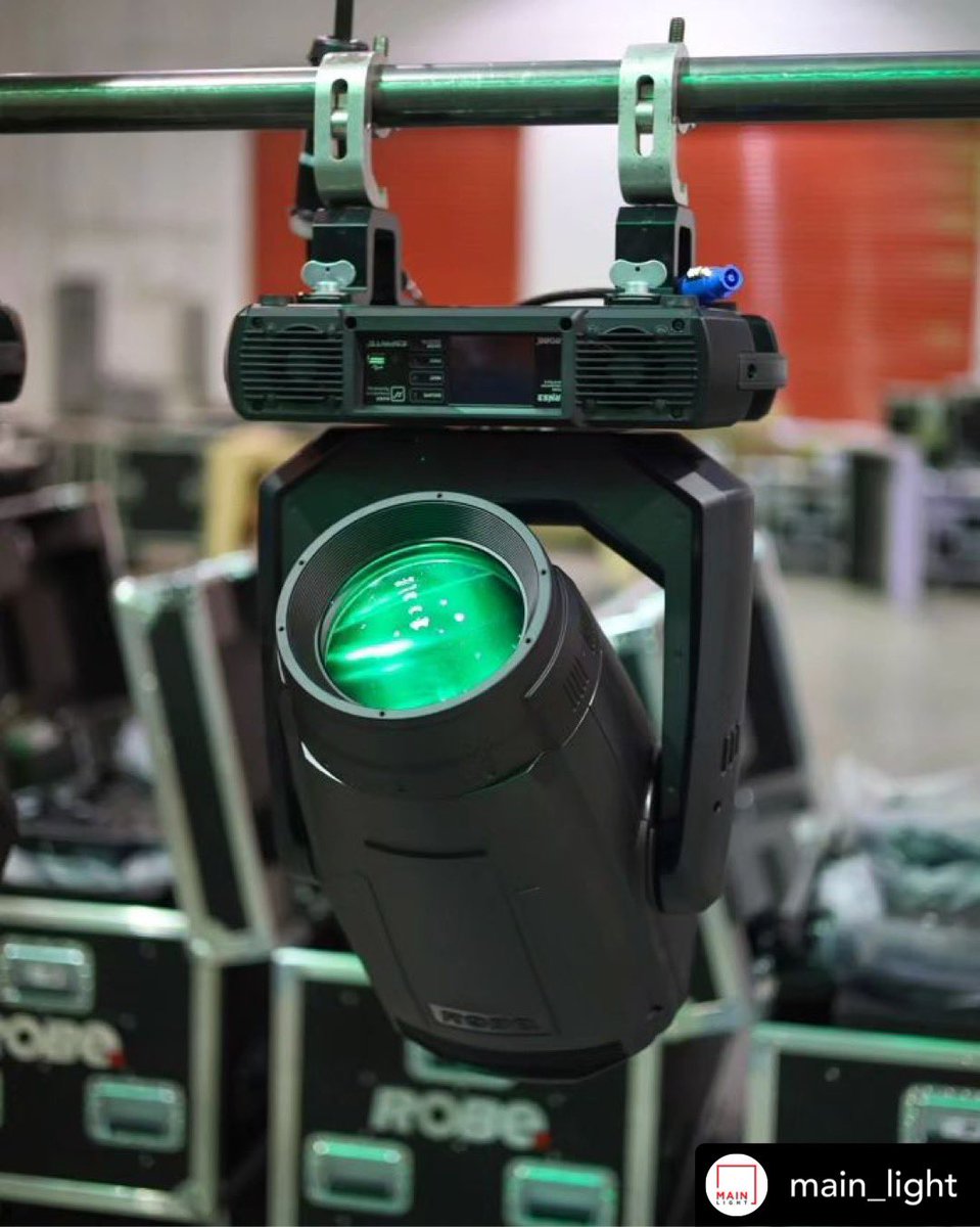 The Robe Way tweet media