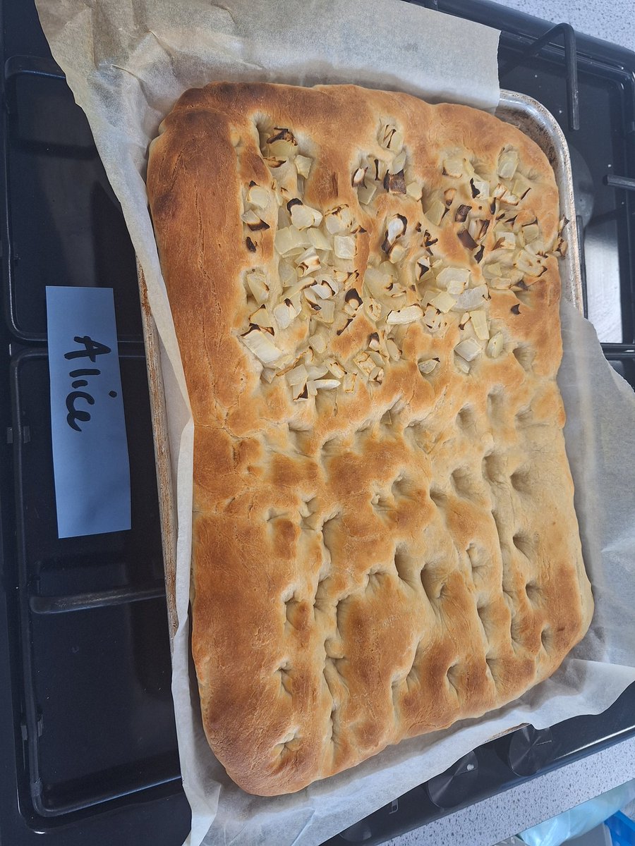 SandhighFood's tweet photo. Amazing focaccia bread made today by Y10 H and C students post 4 @SandbachHigh
@SandhighDT 
#bread #bake https://t.co/2K975FnaVE