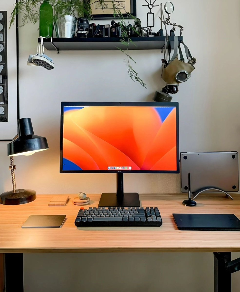 WindowsWally's tweet photo. Today's Fancy Desktop Setup #HomeOffice #Workspace #DesignOffice #DeskSetup https://t.co/GeWwiahmX6 https://t.co/SHM4iRYPks