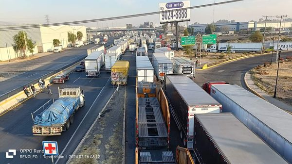AndreyDLaMancha's tweet photo. 🛑Múltiples Accidentes en la autopista México - Querétaro colapsan por mas de 7 horas la entrada a la CDMX‼️

‼️Desde el Marques, Circuito Extintor Mexiquense, Caseta de Tepotzotlan y Perinorte, el trafico llega hasta cd Satelite,  Totalmente detenido.🚨 https://t.co/VPtWubwHUk