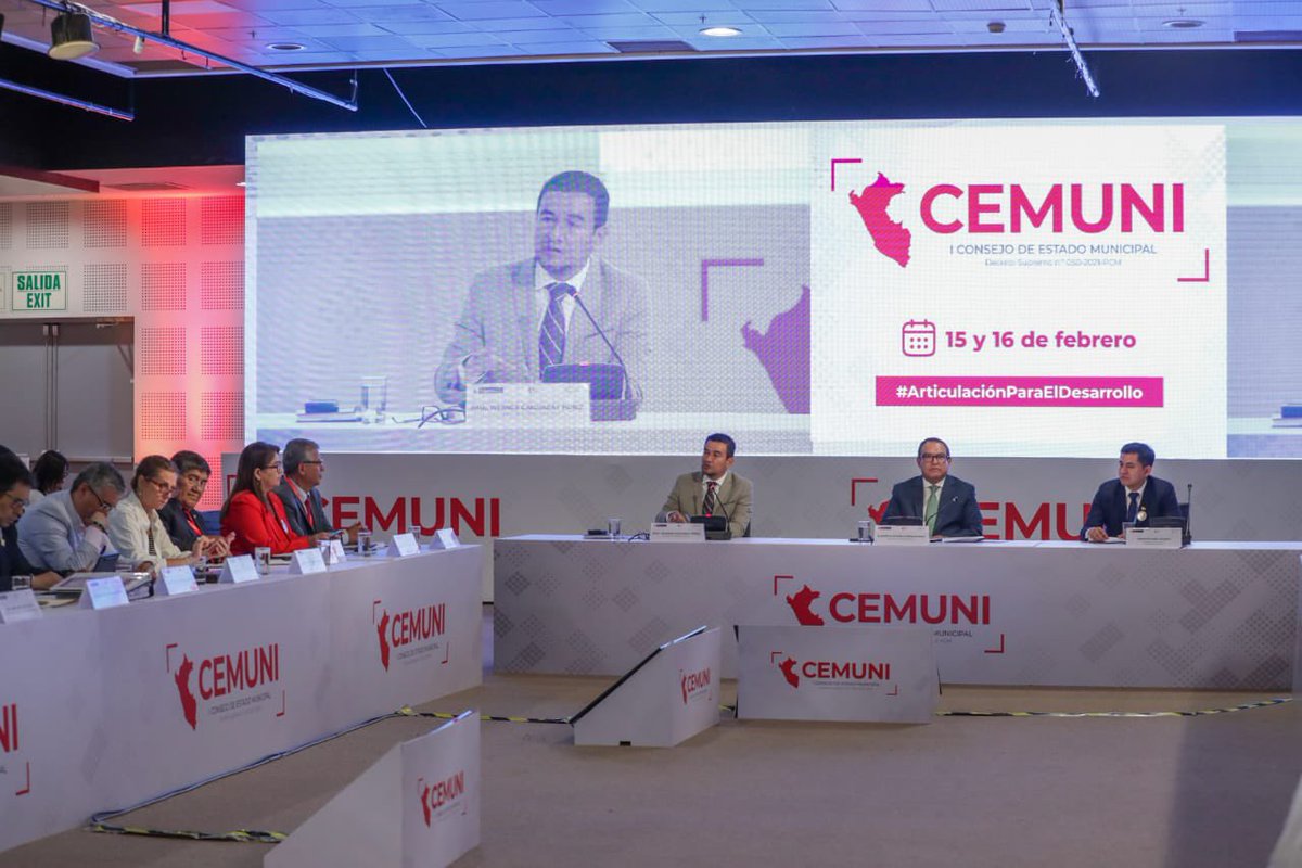 pcmperu's tweet photo. ✅ Durante la clausura del primer CEMUNI, el viceministro de Gobernanza Territorial brindó el resumen de la jornada de trabajo de 2 días. Destacó la asistencia de 124 alcaldes provinciales y más de 890 participantes.

#ArticulaciónParaElDesarrollo https://t.co/aoz6GVwFZH