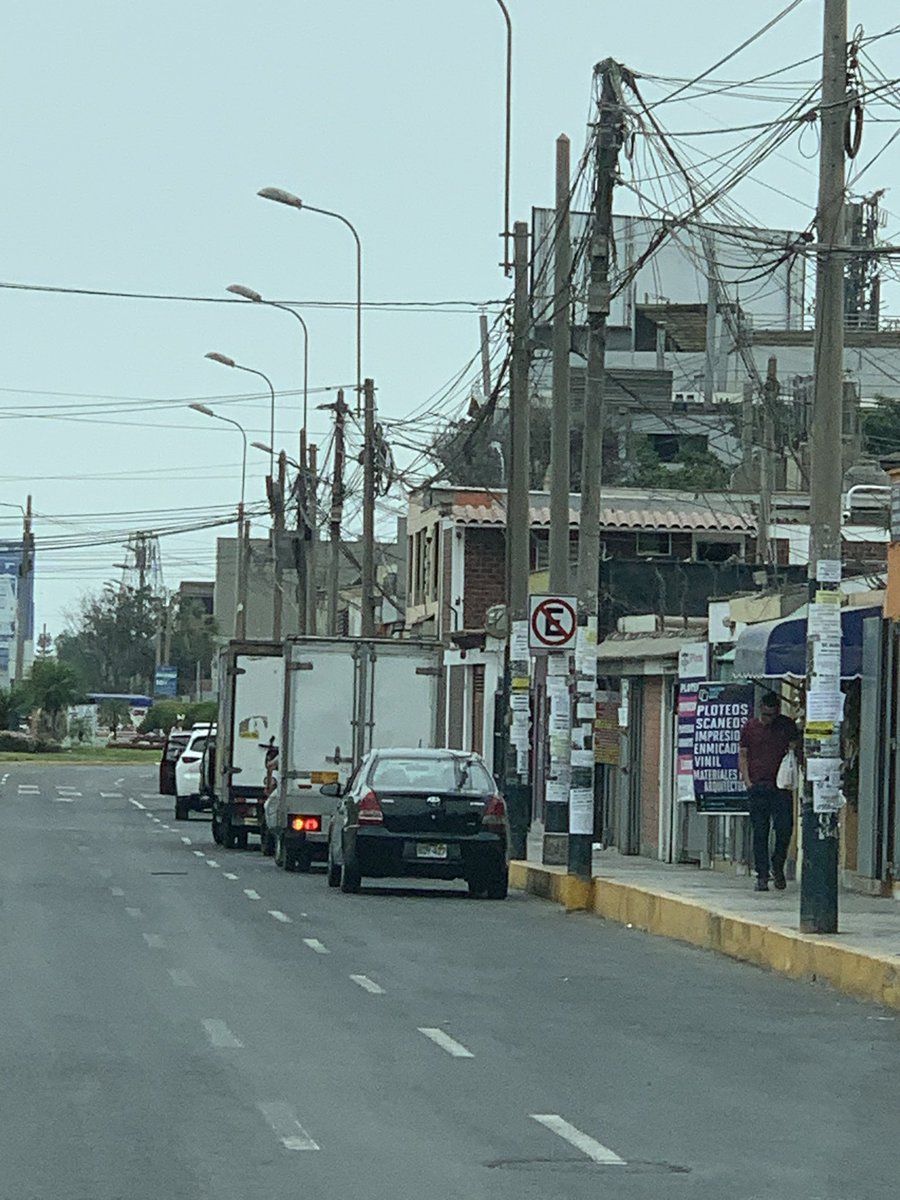 WFer21's tweet photo. @munisurco1 @sutran @ATU_GobPeru @PoliciaPeru Regresen a la Av Primavera, UPC, nuevamente se ha instalado el desorden vehicular y tambien combis piratas https://t.co/KZCec3b9YW