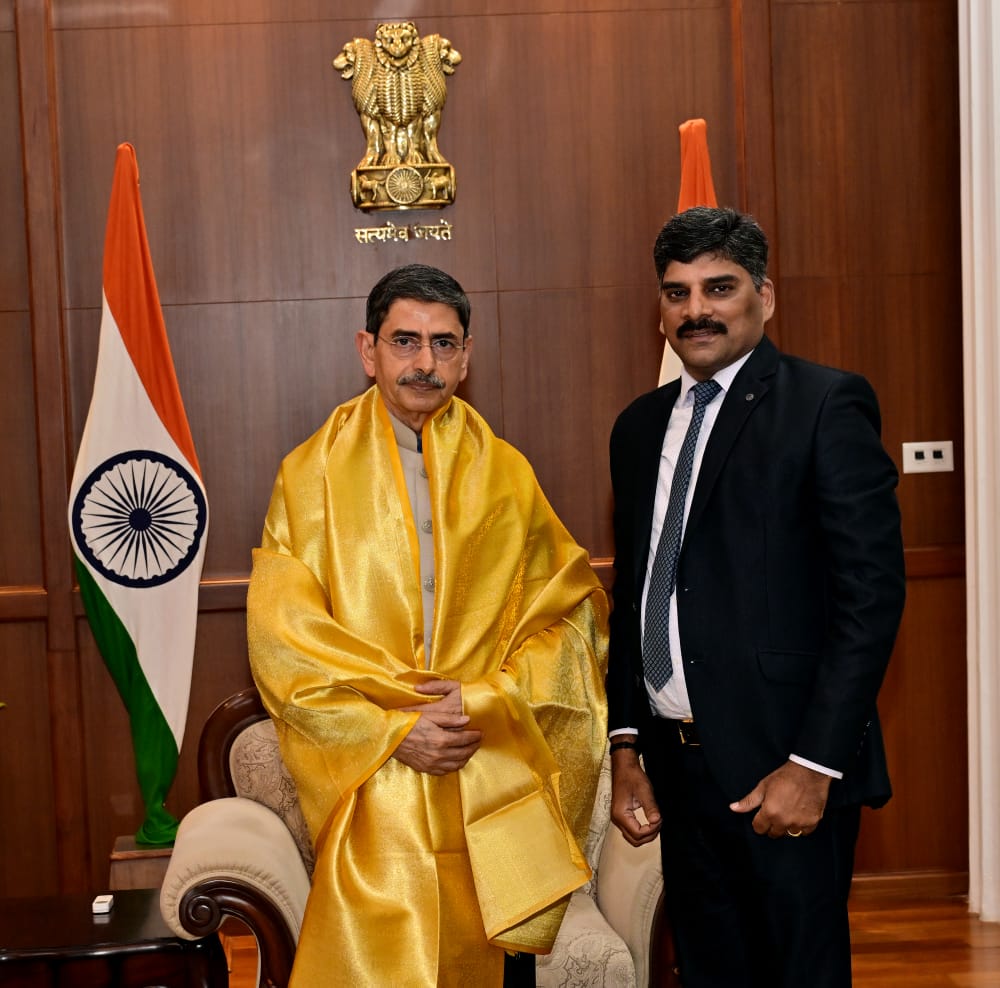 RKoffice3's tweet photo. 13.02.2024 Called on the Hon'ble Governor of Tamil Nadu Shri. RN.Ravi in Rajbhavan. During the meeting, a brief discussion about various aspects and challenges in Anti Human Trafficking. https://t.co/BOxZBKFhQs