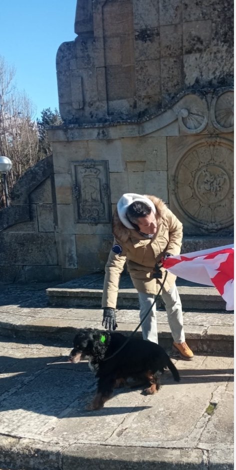 HerreroCarmelo's tweet photo. #Soria, Yo use con honor la #CruzDeBorgoña .
Recuerdo, que algunas personas mayores,durante la campaña de @juntos_espana ,pensaban q éramos #requetes de #Navarra. Esto indica,que en las personas mayores queda el recuerdo de la gloriosa bandera. Con el presidente @AndresSanto_ https://t.co/UGJWcZWEcJ