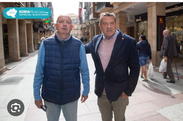 HerreroCarmelo's tweet photo. #Soria, Yo use con honor la #CruzDeBorgoña .
Recuerdo, que algunas personas mayores,durante la campaña de @juntos_espana ,pensaban q éramos #requetes de #Navarra. Esto indica,que en las personas mayores queda el recuerdo de la gloriosa bandera. Con el presidente @AndresSanto_ https://t.co/UGJWcZWEcJ