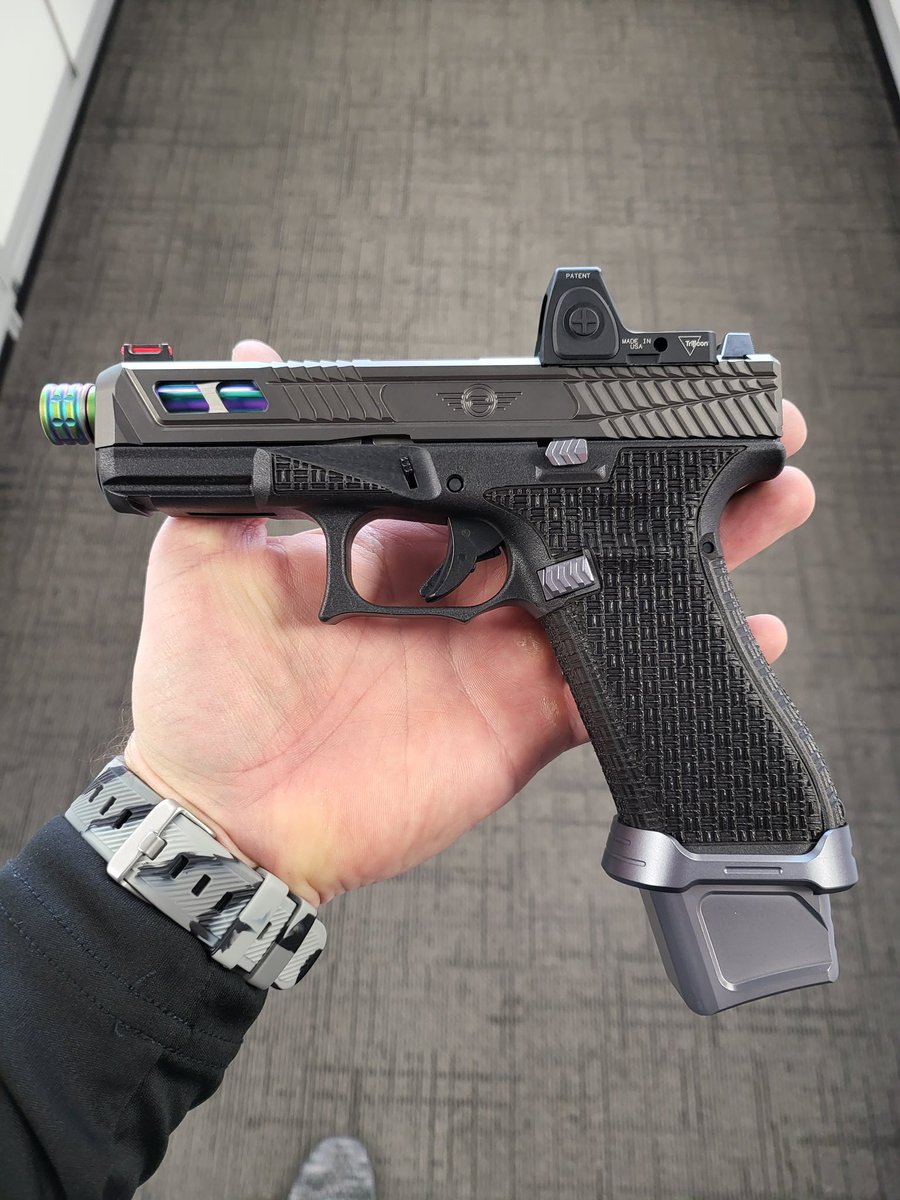 BelcherGuns's tweet photo. One of our Glock builds with in house laser stippling!! Swing by the store!! 
@GLOCKInc
@CerakoteFinish https://t.co/6anrdO002P