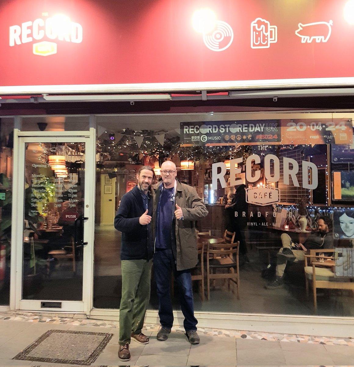 Bradford's finest bar @TheRecordCafe A bit of extra research for our FREE talk about legendary Hey's Brewery Ladies FC + CC tomorrow Sat 17 with @BreweryHeys @davidpendleton0 Beer is sublime @justaballgame @footballandwar #Bradford @EmmaC_TandA @officialbantams