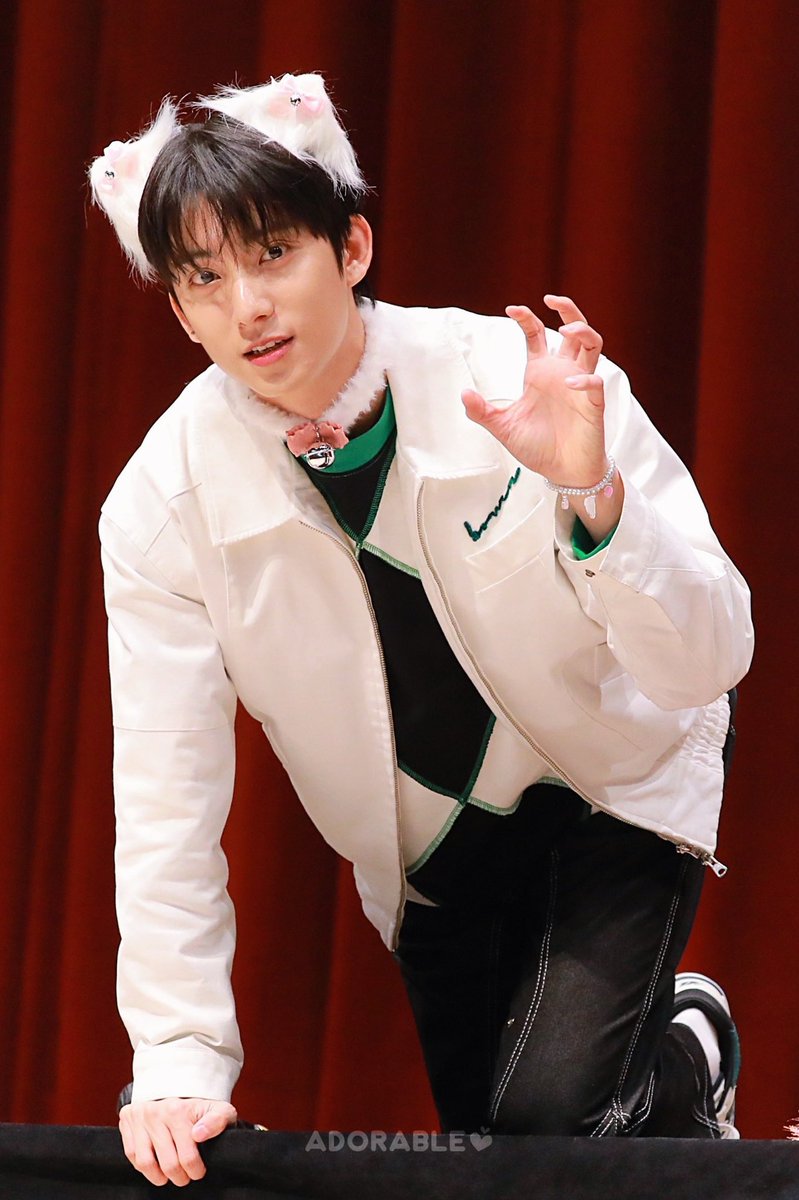 어도러블 tweet media