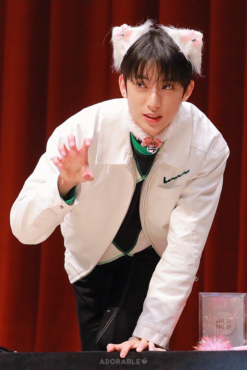 어도러블 tweet media