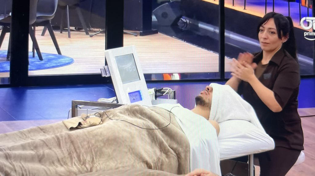itstangerinee's tweet photo. 🔴Última hora🔴 
Cancelación de la final de OT por fallecimiento de los seis concursantes https://t.co/6mu1d0ytXJ
