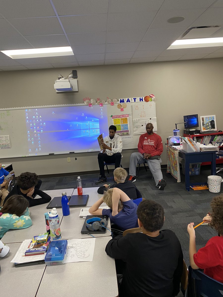 Grenadier Athletics (@iusathletics) on Twitter photo The <a href="/IUSoutheast/">IU Southeast</a> menโs basketball team read to students at Mt. Tabor Elementary as part of the schoolโs Read-In today. ๐๐๐ The <a href="/IUSoutheast/">IU Southeast</a> menโs basketball team read to students at Mt. Tabor Elementary as part of the schoolโs Read-In today. ๐๐๐