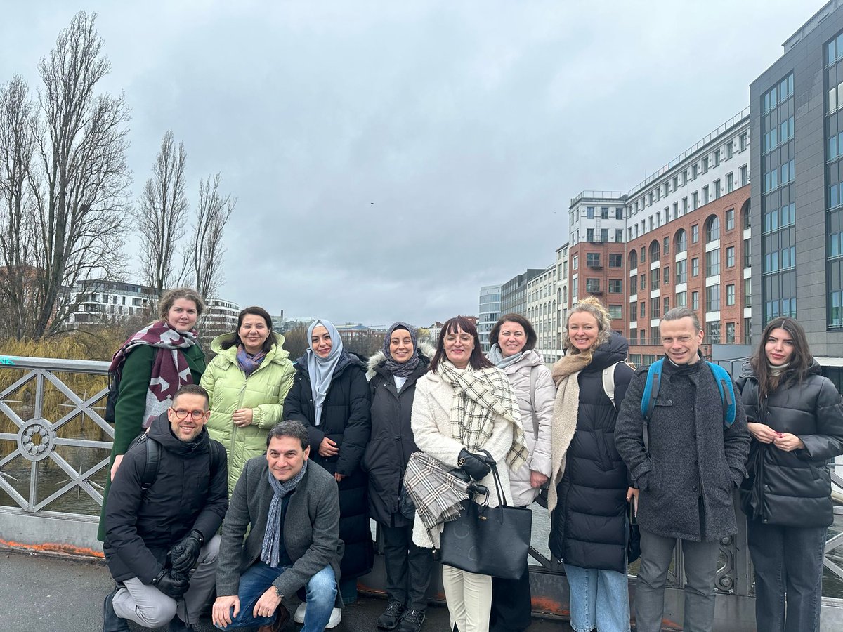 Osmangazi_MEM's tweet photo. Ortağı olduğumuz ERASMUS-EDU-2023-PI-FORWARD merkezi projelerden olan, sanal eğitimin etkileşim kalitesini ölçmeyi hedefleyen "Virtual Auditorium" projesinin ilk toplantısı Berlin Teknik Üniversitesinde gerçekleştirildi. Toplantıya Oya Güler ve Pınar Ünal Akpınar katılım sağladı. https://t.co/zhh6T2l4eq