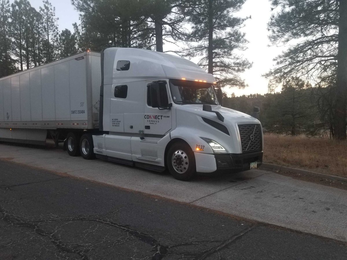 conectexpress's tweet image. Deciding between Flatbed and Conventional (Dry Van) Trucking for your logistics needs? Each has its unique benefits tailored to different cargo requirements! 

connectexpressllc.com/flatbed-soluti…

#Logistics #Transportation #Trucking  #FlatbedTrucking #DryVan #Freight #CargoTransport