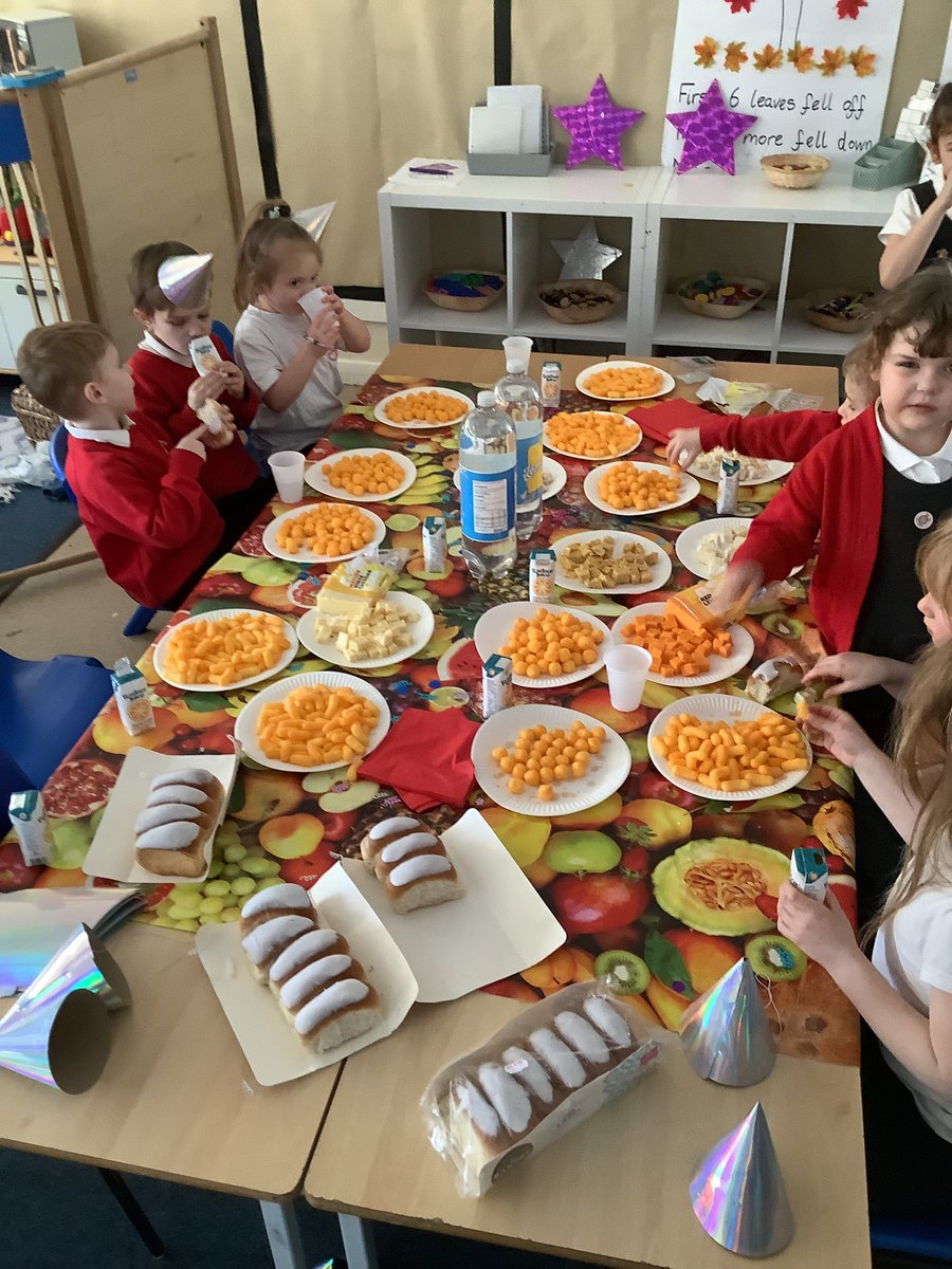 TheOaksCPElm's tweet photo. Having written and sent letters of invitation, Year 1 had a fantastic afternoon preparing for and having a party with Hermelin the Detective Mouse! We played games and danced with Hermelin before cheese tasting, iced buns and lemonade. #reading #purposefulwriting @LiteracyCounts1 https://t.co/zKTKm5XSQ3