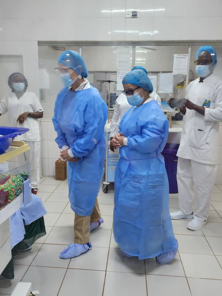 UNICEF_Burkina's tweet photo. Les Amis des enfants du Faso #GAEF ont visité la cellule de soins maternels Kangourou, l'unité de néonatalogie & l'unité de production d'oxygène du CHU Charles de Gaulle.
#UNICEFTHX
#Bresil
#Canada
#Cuba
#France
#Saudi
#Turquie
#UE https://t.co/heJjDNsXwZ