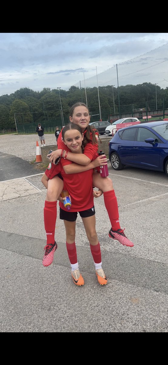 samroyffe's tweet image. Massive well done to these 2 superstars getting into @WelshSchoolsFA U14's squad 🙌
Amazing achievement  to represent your country 🏴󠁧󠁢󠁷󠁬󠁳󠁿 @IslwynHigh @IslwynHighSport