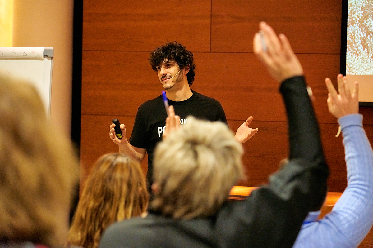 Ponente en Metamorphosis  "Marca Personal Digital". 🚀 Debemos ser capaces de construir nuestra identidad digital, desde los VALORES: la responsabilidad, ética, humildad...🙏 Comunicar desde el corazón. <a href="/camsalamanca/">Cámara de Salamanca</a>  Evento by <a href="/pacofuente2023/">Paco de la Fuente</a>