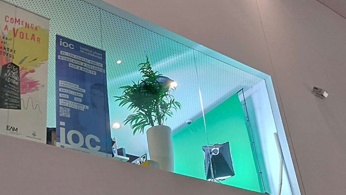 IOCa3d's tweet photo. Hem passat un dia molt intens muntant el croma i posant-lo a prova, aquí a l'espai #AnimaCrea, a @Animac_Lleida. Vindreu a veure'ns per jugar-hi? Hi serem fins diumenge. https://t.co/uP7Jm8YDMF