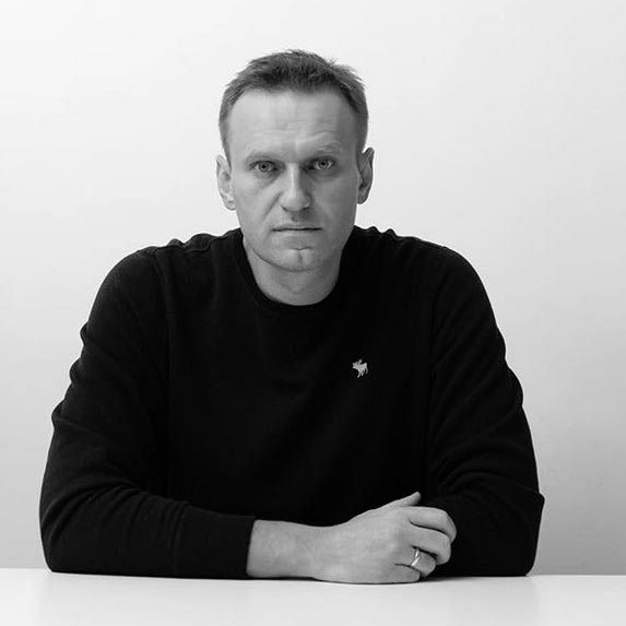 RWersh's tweet photo. Помимо того, что Алексея убили в тот день, когда умер Дмитрий, оба этих гениев были похожи как минимум тем, что жили со смертью на короткой ноге. И каждый из них знал как именно закончит. Я сейчас злюсь на них, потому что они могли бы жить дольше если бы не их выбор. https://t.co/nXisxjvicx