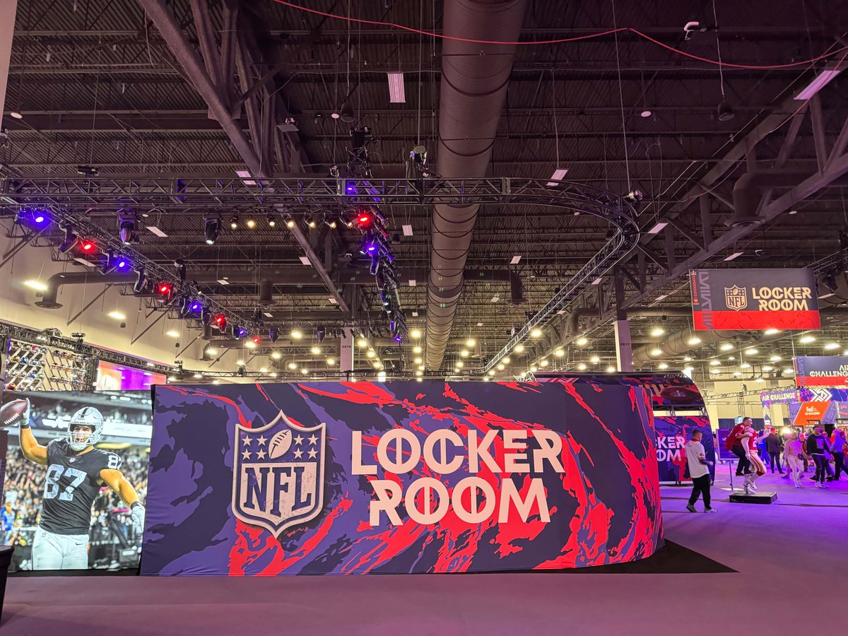 ClearwingOnX's tweet photo. Super Bowl LVIII is in the books! Clearwing provided support with lead technicians, audio, lighting, staging, rigging, scenic, and backline. 10 Trucks &amp; 5 Events.

#clearwingprod #cwpgigs #SBLVIII #lasvegas https://t.co/jtFwUW5hvT