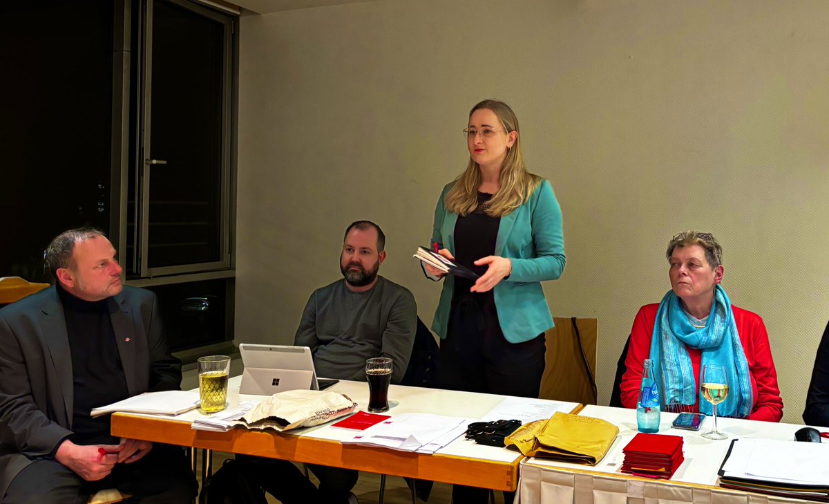 SPDFFMMitteNord's tweet photo. Stefanie Minkley hat sich bereit erklärt , unsere JHV zu leiten, berichtet aber auch in ihrer Funktion als Mitglied im hessischen Landesvorstand 🌹Danke liebe Stefanie ❤️ https://t.co/vfVyE6mXrc