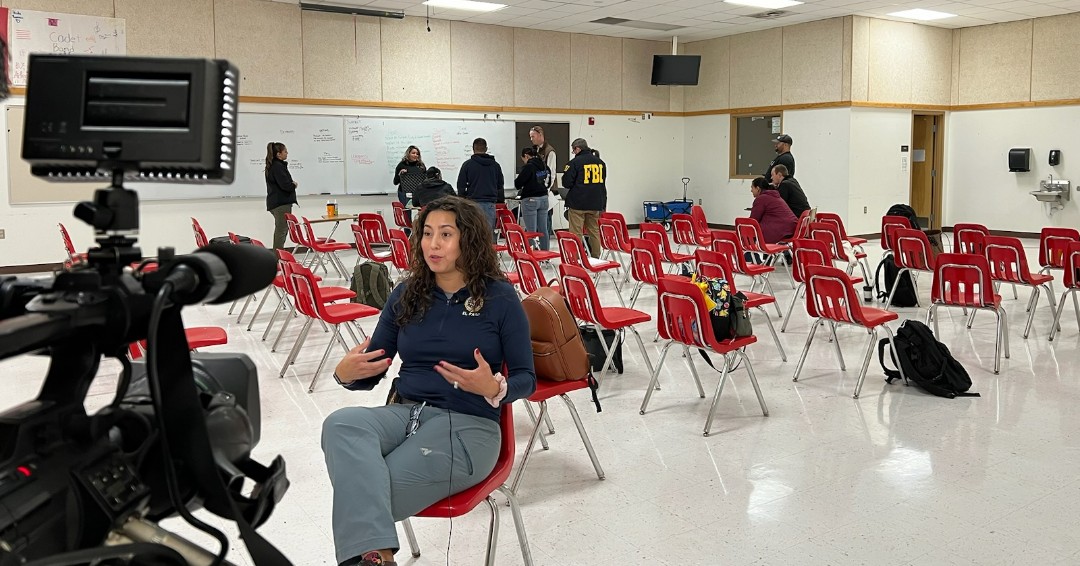 FBIElPaso's tweet photo. Today @abcbreaking7 #KVIA got an inside view of the #FBI's Crisis Negotiations course. Tune in today to learn more how this training is used in crisis situations and how they de-escalate emotional situations from becoming violent. #FBIEP https://t.co/cgIGAjZW4G