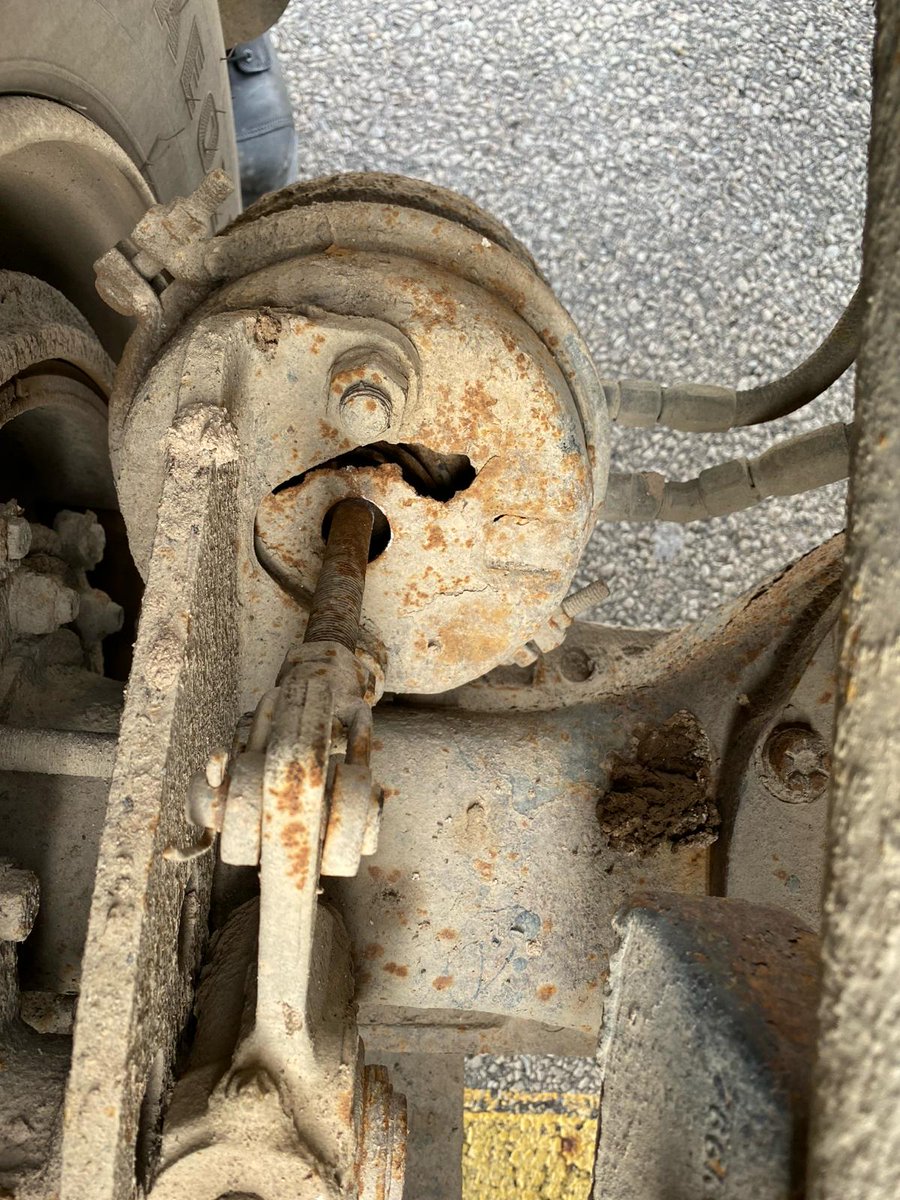 HRPSCMV's tweet photo. Here is an example of why you are required to have your CMV inspected annually. This 4 axle bin truck had not seen a mechanic since Sept 2020. It had numerous brake defects inc cracked pads, an inoperative brake, rusted chamber, and more. OOS #keepemployeessafe @HaltonPolice ^MD https://t.co/2vN9d1oxBt