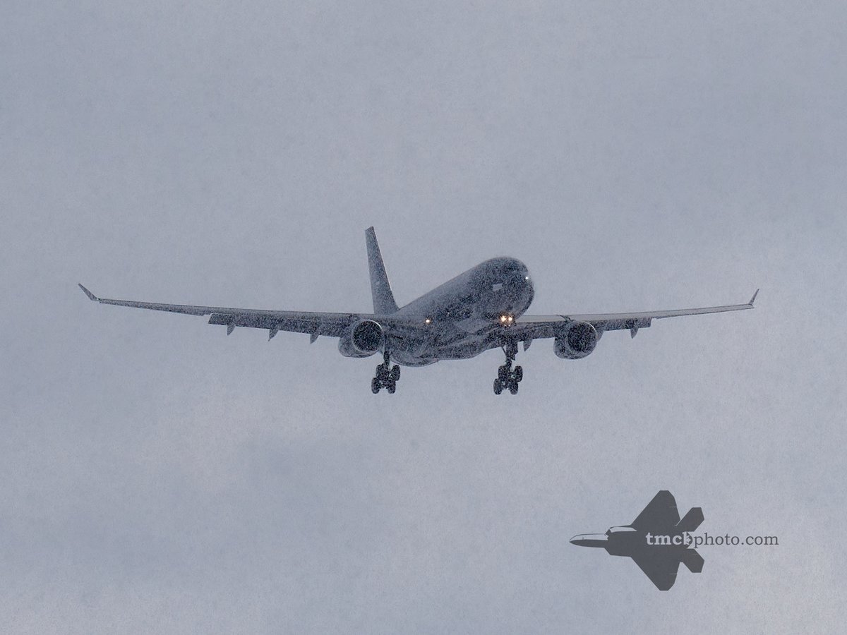 TMcBphoto's tweet image. The first grey Husky (330003) has landed in Canada! RCAF CC-330 Husky 03 landed in #yow this afternoon, with the Kuwait Airways registration 9K-AFD still visible. This is the second of 9 CC-330 Husky MRTT aircraft that'll be in the Royal Canadian Air Force.
@RCAF_ARC 
@ARC_RCAF