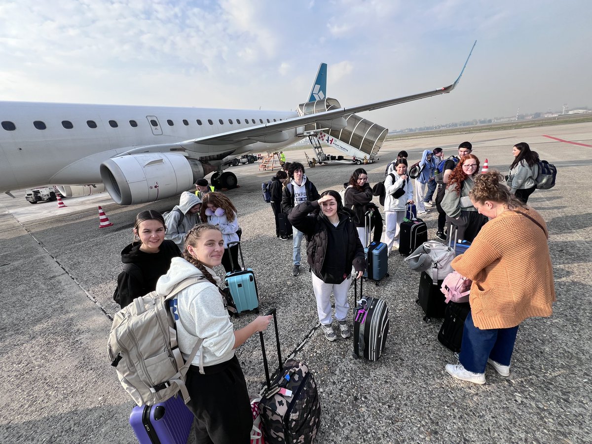 mrhsvpa's tweet photo. We made it to Italy! https://t.co/X3OKXrqHIh