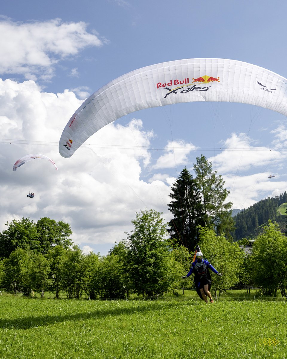 RedBullXAlps's tweet photo. Those first-ever landing moments at turnpoint two ๐คฉ๐ช Remember when athletes first touched down?
#redbullxalps #adventure #race #paragliding #hikeandfly #turnpoint #wagrain #kleinarl https://t.co/OWexPHOm4e