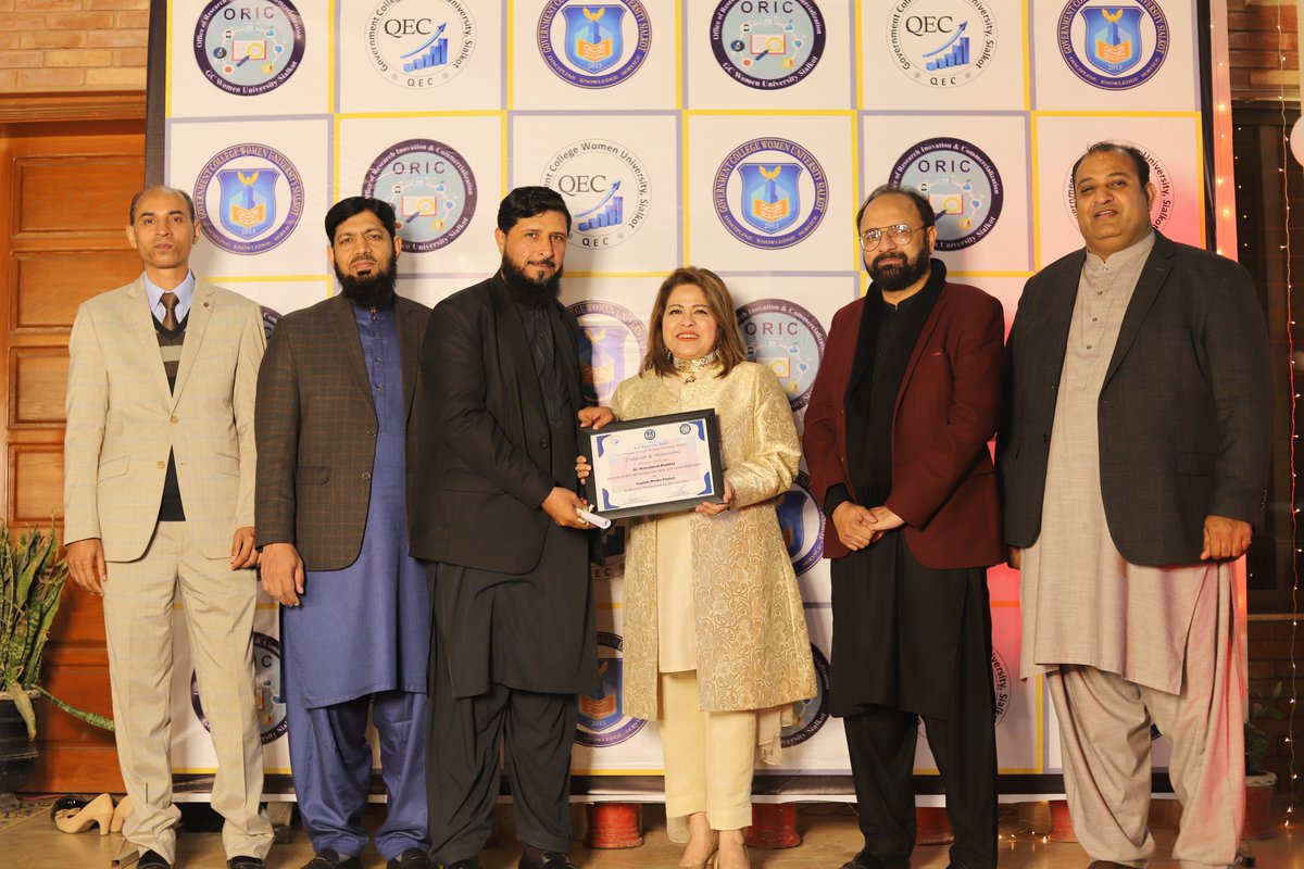 ORIC_GCWUS's tweet photo. #Research #Awards were given to researchers of @gcwus_official under the categories of Senior Best &amp; Young Best Researcher. Research Journals &amp; Research Projects were also awarded to motivate researchers. This initiative was taken by the VC through a committee. @hecpkofficial https://t.co/UvafTVCZjh
