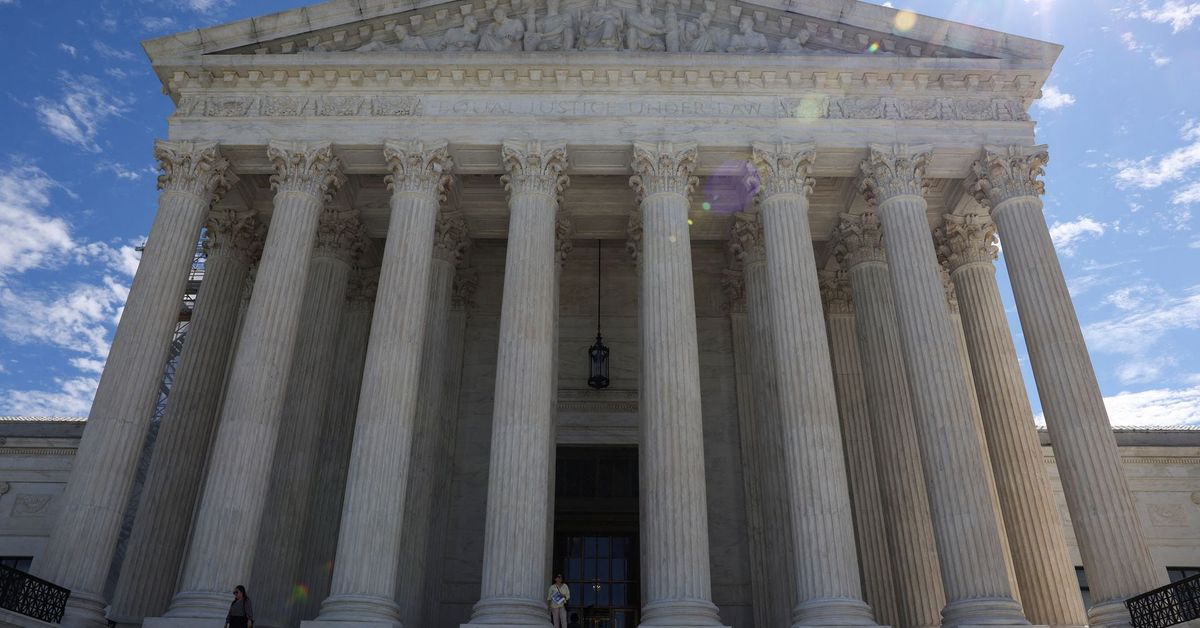 US Supreme Court's Alito pauses Boy Scouts $2.46 billion abuse settlement reut.rs/4bzIHPr