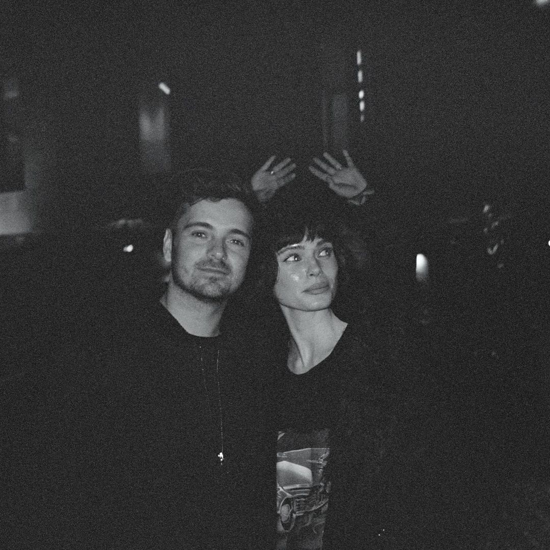 MartinGarrix's tweet photo. holy shit thank you for the amazing response on ‘Carry You’!! been walking around with the biggest smile all day. ❤️😬 so much love to everybody involved and everybody listening at home / singing along during the shows. when we’re in the studio we love visualising / dreaming how it will feel playing it in front of a crowd and for the last year playing this song has been one of the highlights in my sets thanks to YOU singing along every note of the melody to this unreleased idea. big love to @winonaoak John Martin @declanjdonovan for elevating the song vocal wise and to @thirdpartylive for incredible work on the production.
CARRY YOU WITH MEEEEEEEEEEEEE out everywhere and thanks again. today is a good day +x