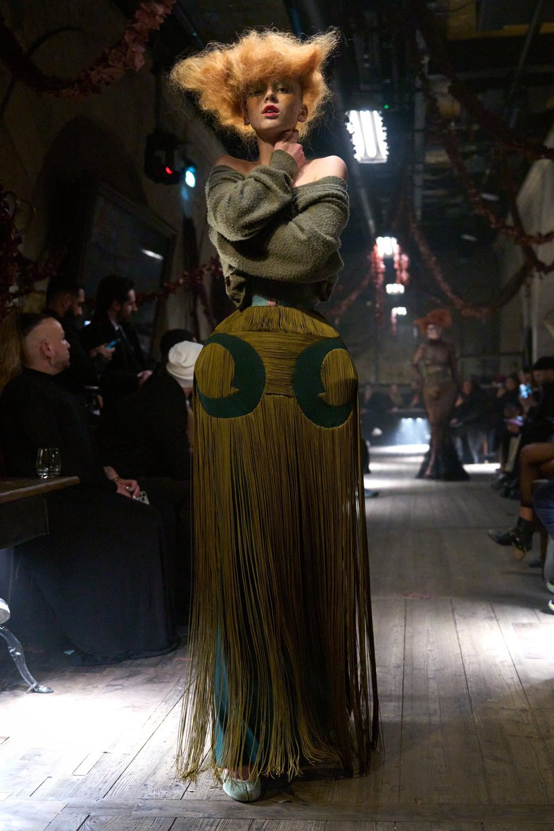 BOTTEGAHOENETA's tweet photo. Hunter Schafer is the first to be spotted in THE Margiela Artisanal couture, styled by Dara. https://t.co/I2O7e8z1uf