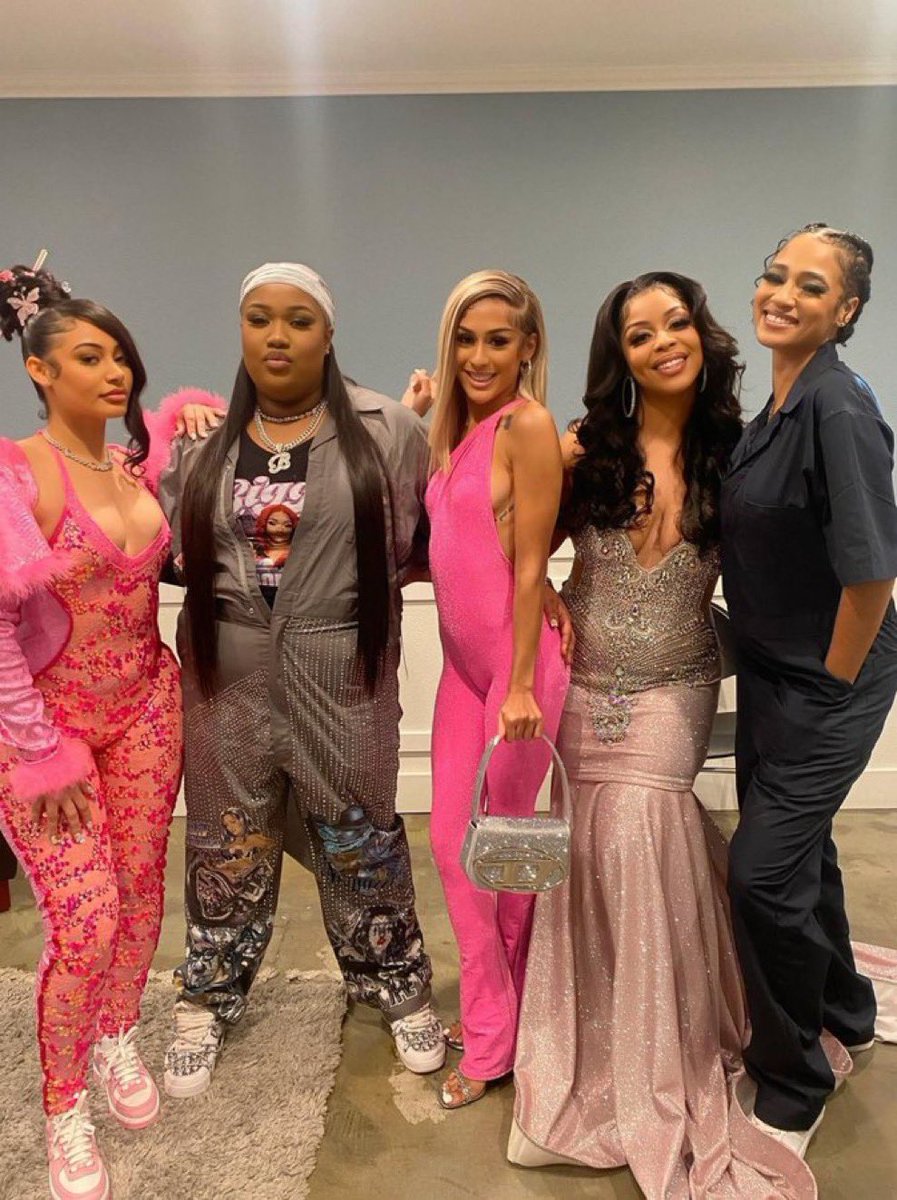 BaddiesSpace's tweet photo. It’s giving 90’s R&amp;B group linking up for the first time in 15 years 😭🫶🏽 #BaddiesEastReunion https://t.co/2ajGgY5G13
