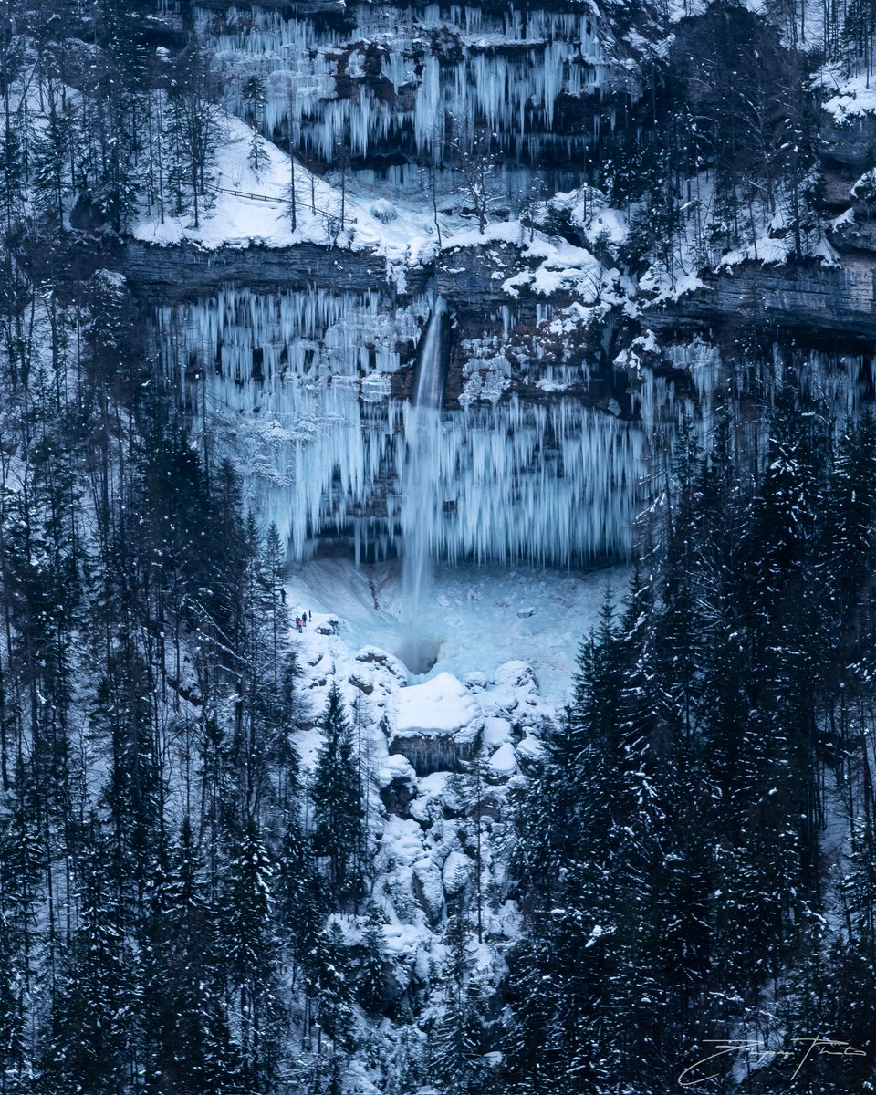 Snowy and icy Peričnik Waterfall ❄️❄️

#pericnik #peričnik #slovenija #slovenia #waterfall