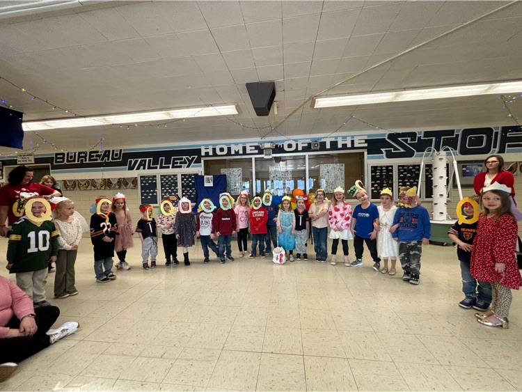 BVNPrincipal's tweet photo. Humphrey visited Mrs. Dye's 2nd grade class today! He learned about Helen Keller, practiced his math facts, helped draw a picture in Art and enjoyed PE and Music. He attended the Q and U wedding and enjoyed our Valentine's Day party with us! We had a great day! https://t.co/9fnkAWkB7p