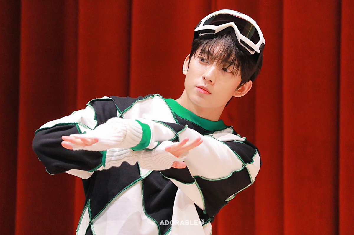 어도러블 tweet media