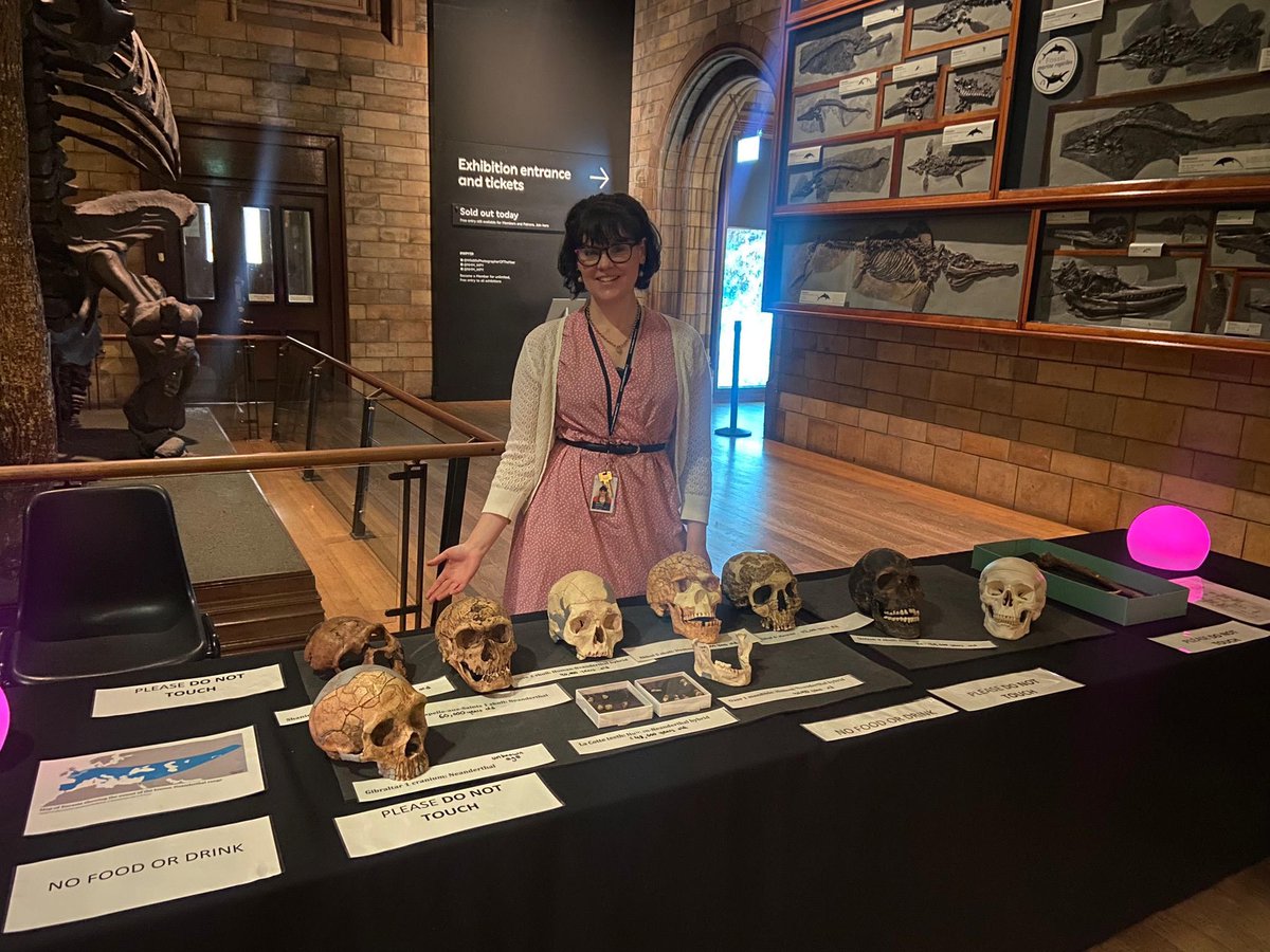 NHM_Anthro's tweet image. Incredibly busy night on Wednesday for &apos;Valentine&apos;s at the Museum&apos;. Our Anthropology Scientists [Emma Bird, Lucile Créte, and Karen Swan] met hundreds of couples and chatted all things love, pair-bonding, and mating across the world of primates.