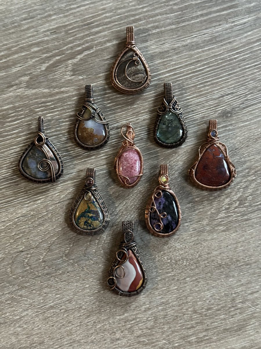 thebeesweavesco's tweet photo. ‼️I NEED TO CLEAR OUT INVENTORY‼️

1st photo: 20 + shipping (kyanite 10 + shipping)
2nd photo: 30 + shipping

Get two pieces and get frēē shipping. 
Only shipping to US. 

Help me get back on steady feet after a major life upheaval. 

DM to claim , FCFS 🖤 https://t.co/eUjK3b5m3J