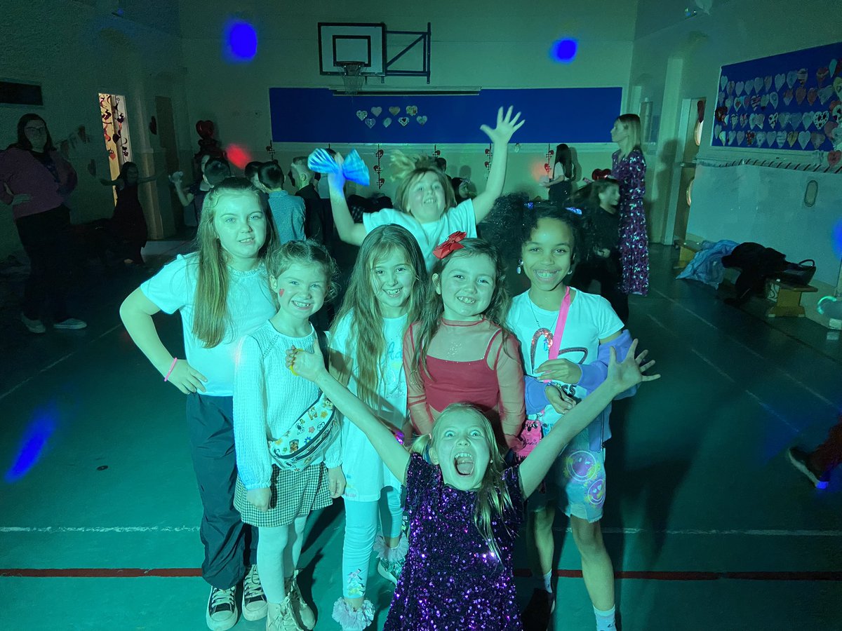 MissManson_APS's tweet photo. A lovely week in P4! We started off the week exploring our new topic, Space🛸 We learnt about significant figures from NASA: Katherine Johnson, Dorothy Vaughan and Mary Jackson. Ask us why they are important. We also had a fabby time at the Valentines Disco💖 @airthprimary https://t.co/ieRyTOVQt7