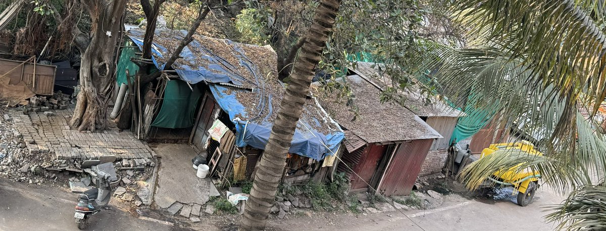 AkshayShitole09's tweet photo. #PCMC Road encroachment by Patra sheds for personal use, the notice is send by pcmc as time limit given is also over but no action yet. Detail application given to #Pcmc concerned authorities on 13/2/2024 and others.
 #pcmc #sarthi #legal #action #sangvi https://t.co/TrpNIIjuOi
