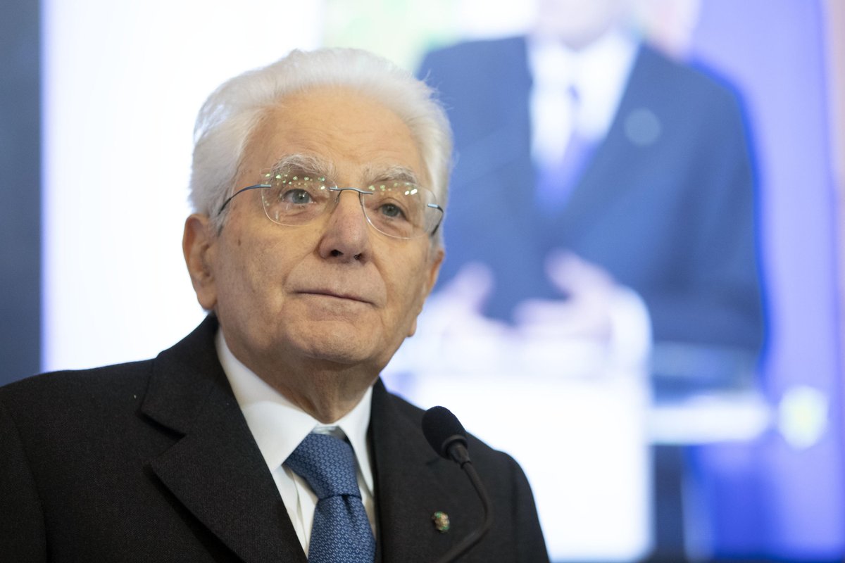 Agenzia_Ansa's tweet photo. Il presidente Mattarella: "La detenzione di Navalny ricorda i tempi più bui". "Il suo coraggio resterà di richiamo per tutti". "Esprimo alla famiglia il cordoglio e la vicinanza della Repubblica italiana" #ANSA  https://t.co/YFqSelVyWl https://t.co/vVVJIP7EGo
