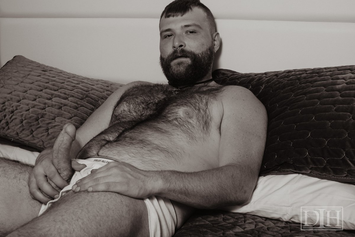 Who doesn't love a man (@BuckWyldr) showing off that beautiful furry body? #furballfriday #allmenarebeautiful #dhm #bear #cub #furry #hairy